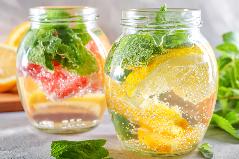 Eau pétillante infusée aux fruits